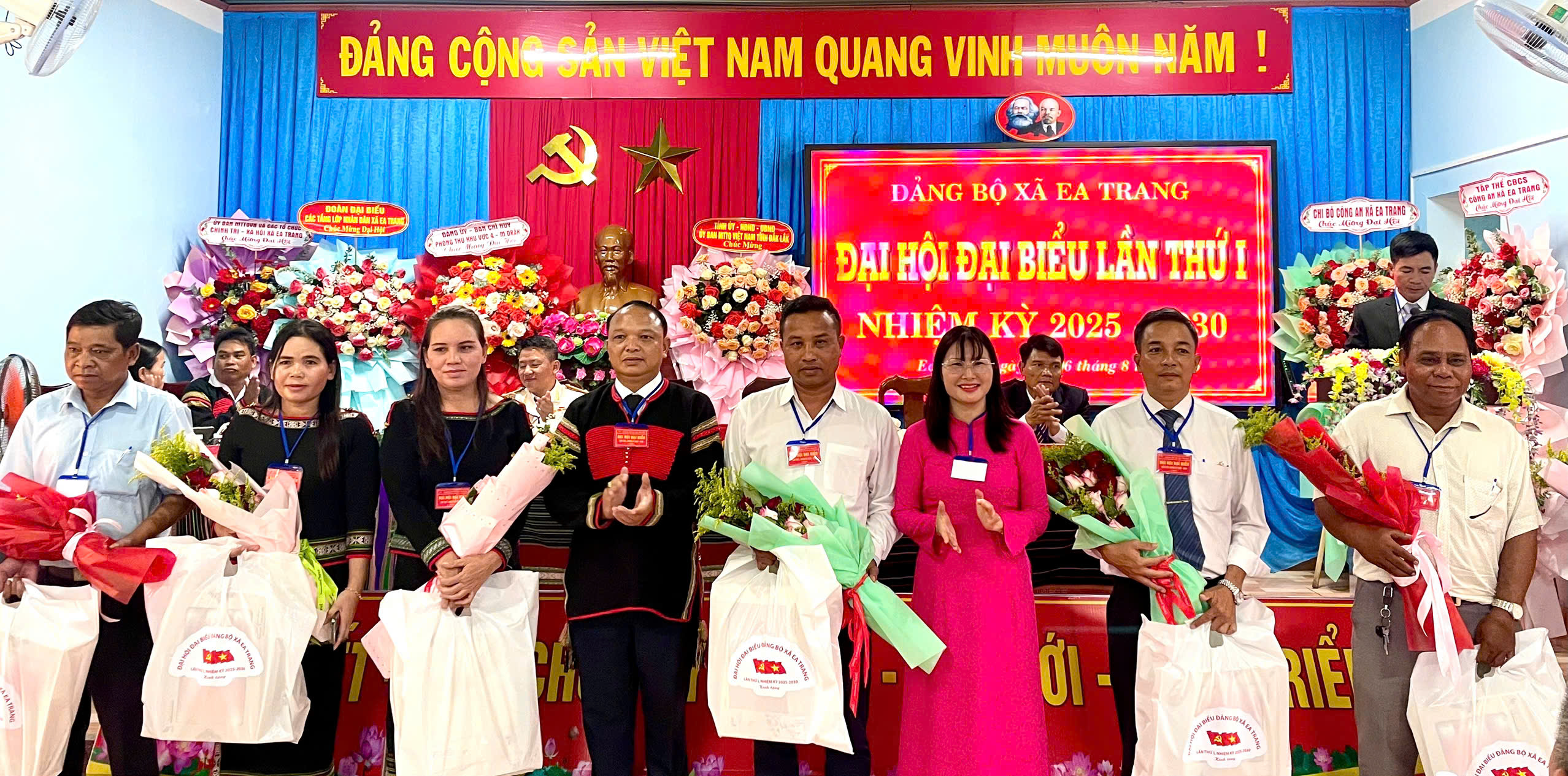 Đại hội Đảng bộ xã Ea Trang