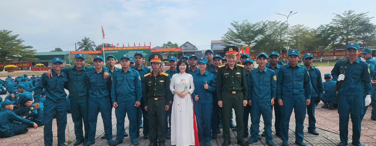 LÃNH ĐẠO ĐẢNG ỦY, UBND XÃ EA TRANG THĂM, CHÚC MỪNG CÁN BỘ, CHIẾN SĨ TẠI LỄ RA QUÂN HUẤN LUYỆN NĂM 2026