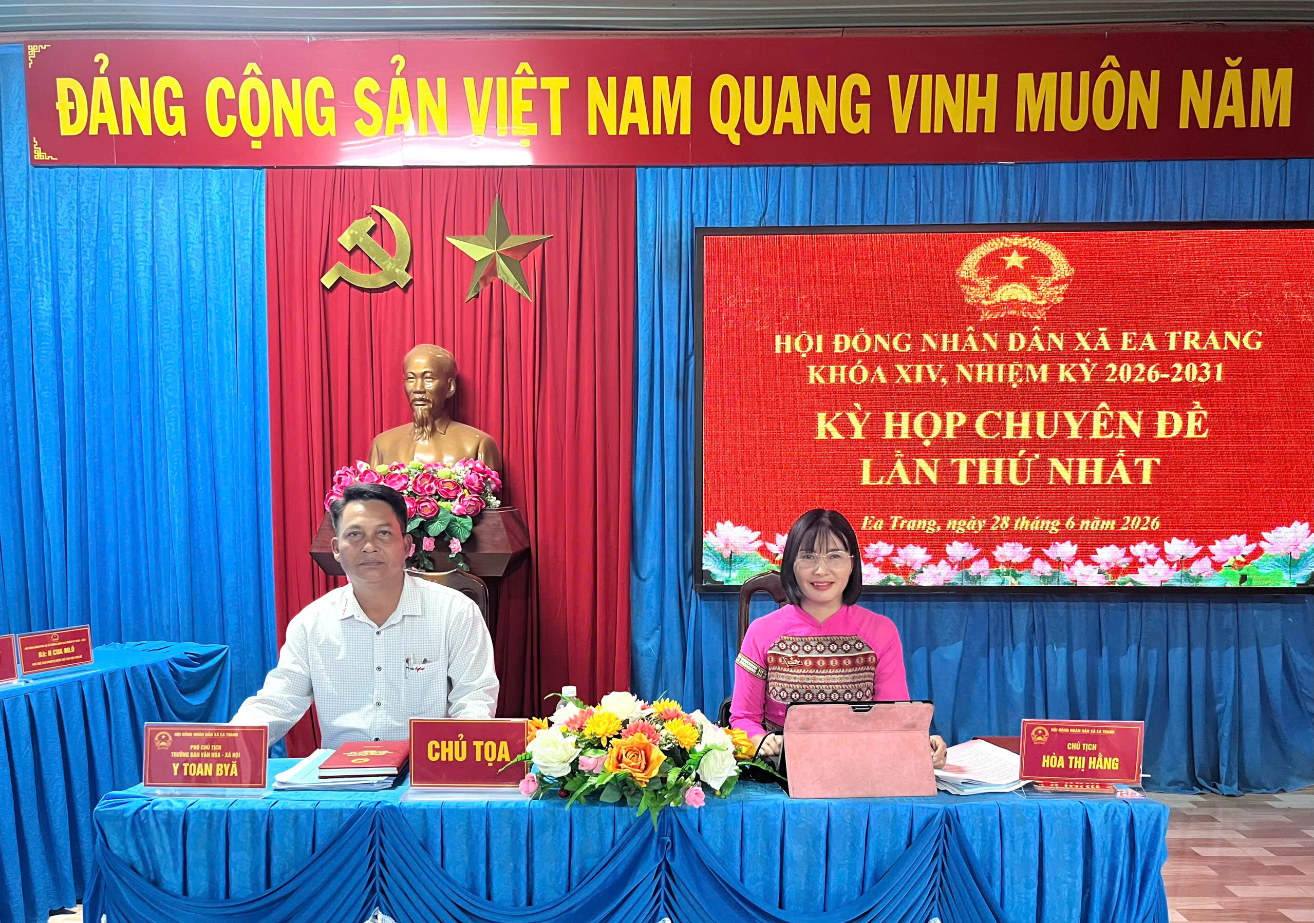Hội đồng nhân dân xã Ea Trang tổ chức Kỳ họp chuyên đề lần thứ Nhất, thông qua Nghị quyết sắp xếp và thành lập các thôn, buôn