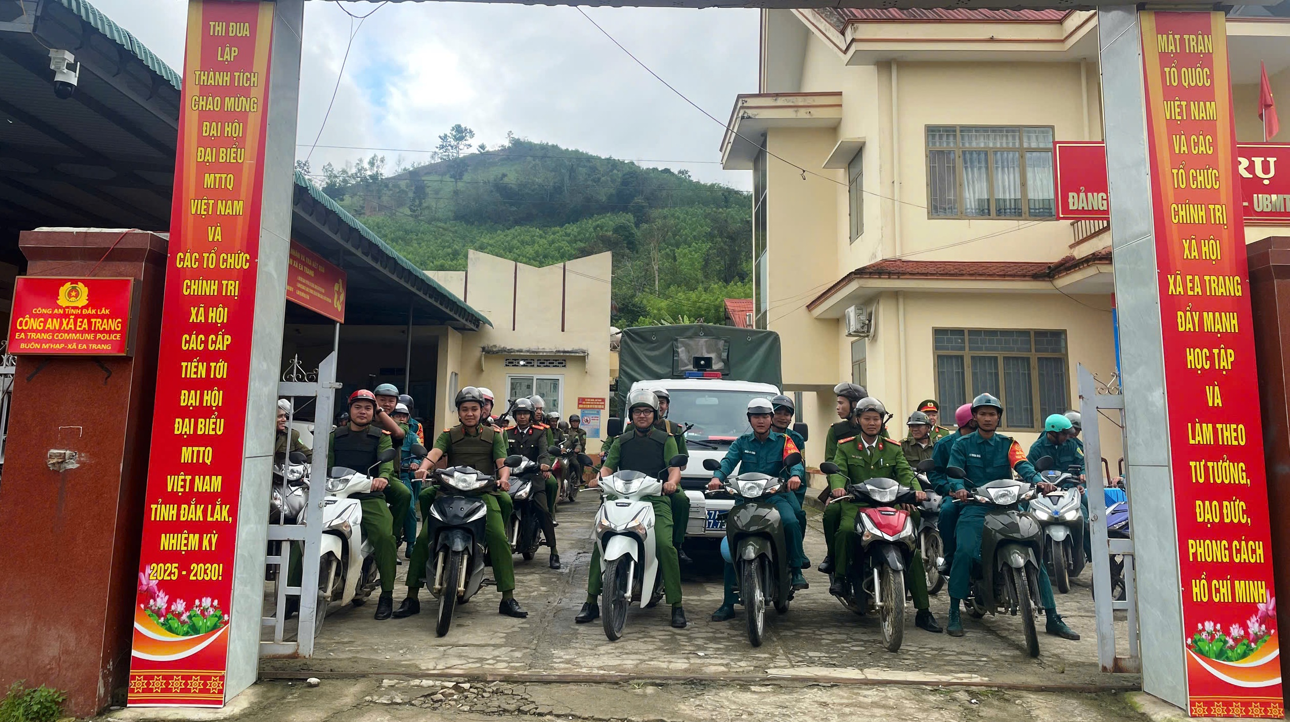 Công an xã Ea Trang tổ chức buổi Lễ ra quân thực hiện đợt cao điểm, tấn công trấn áp tội phạm