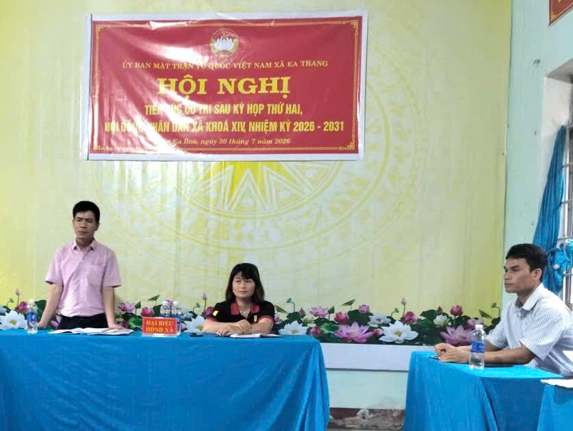 TỔ ĐẠI BIỂU SỐ 05 HĐND XÃ EA TRANG TIẾP XÚC CỬ TRI TẠI THÔN EA BOA SAU KỲ HỌP THỨ HAI