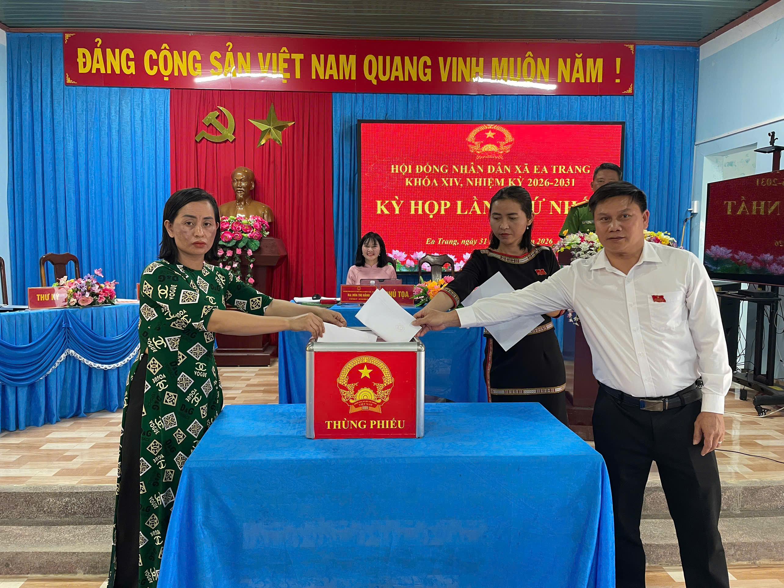 HĐND xã Ea Trang tổ chức Kỳ họp thứ Nhất, kiện toàn các chức danh chủ chốt