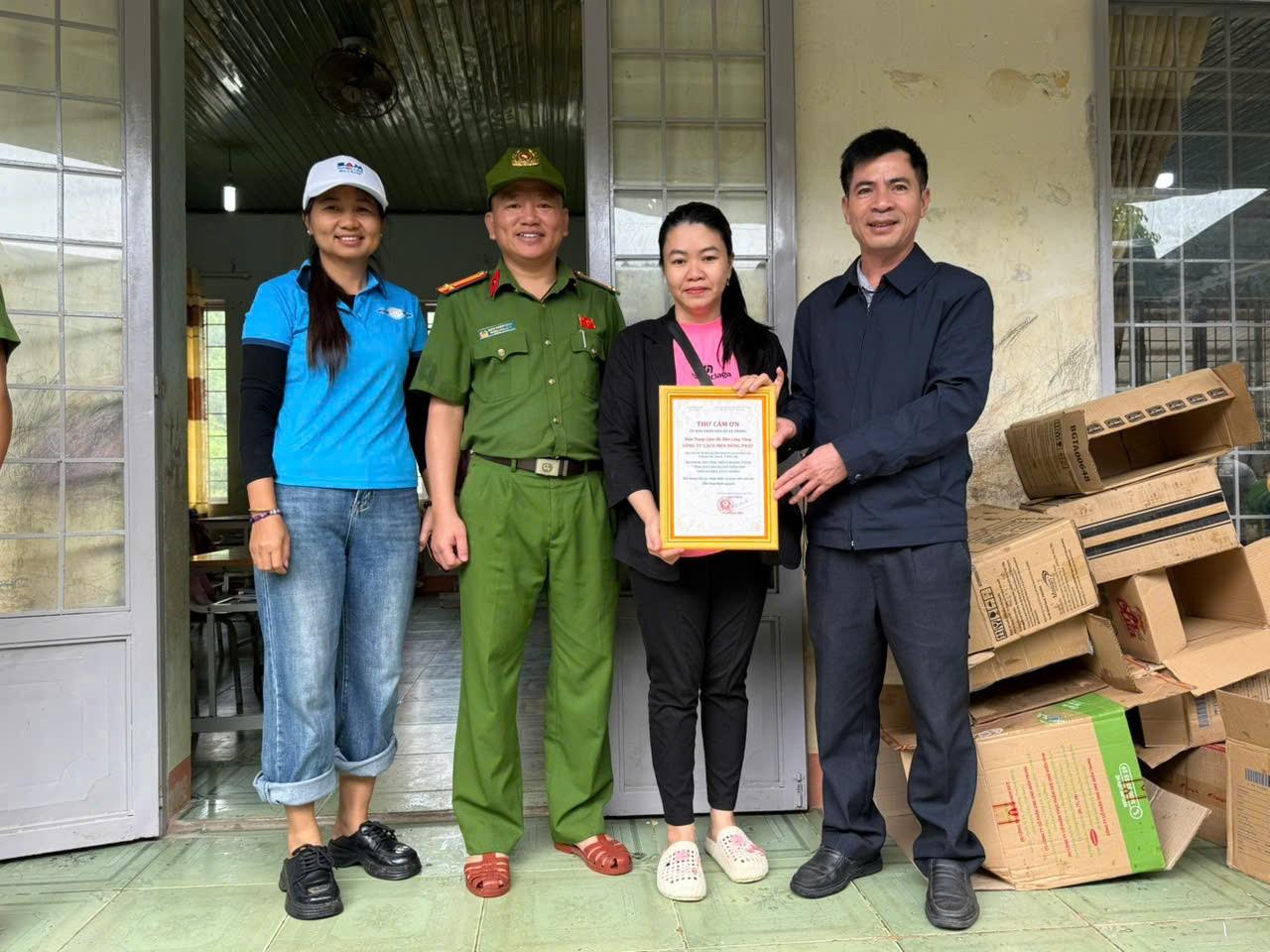 ẤM ÁP YÊU THƯƠNG NƠI BẢN LÀNG VÙNG SÂU VÙNG XA